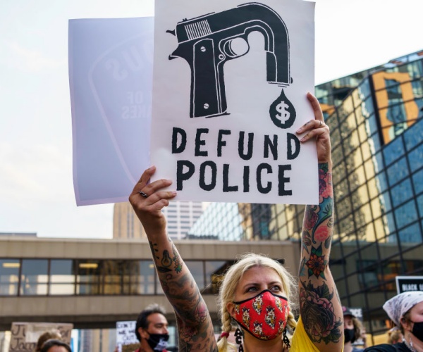 Us Crime Soaring In Cities With Defunded Police Departments Ieyenews 